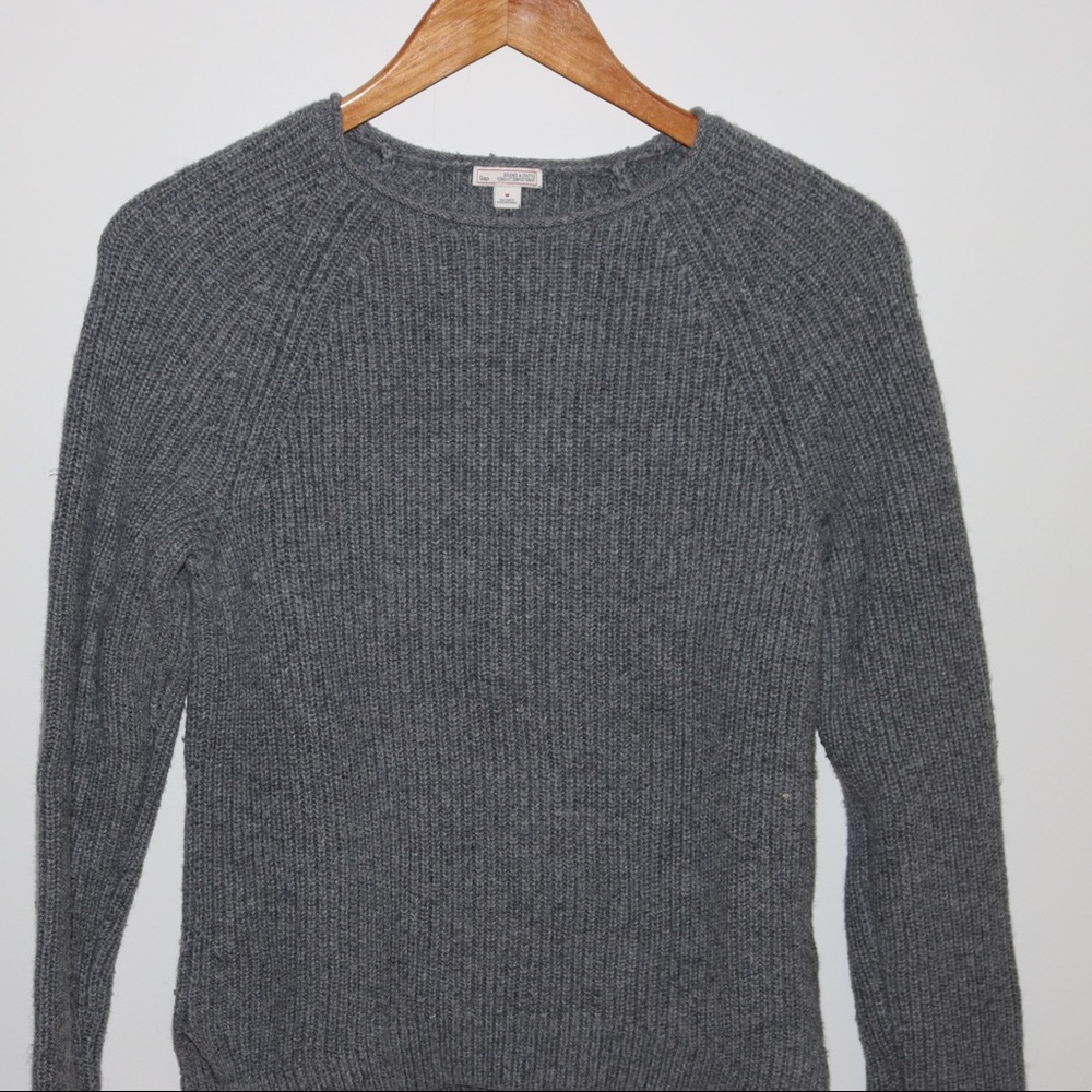 GAP Gray knit wear top